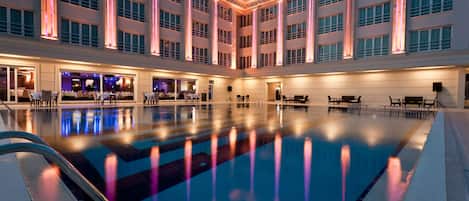 Outdoor pool, sun loungers