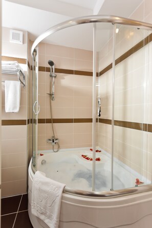 Dusche im Bad