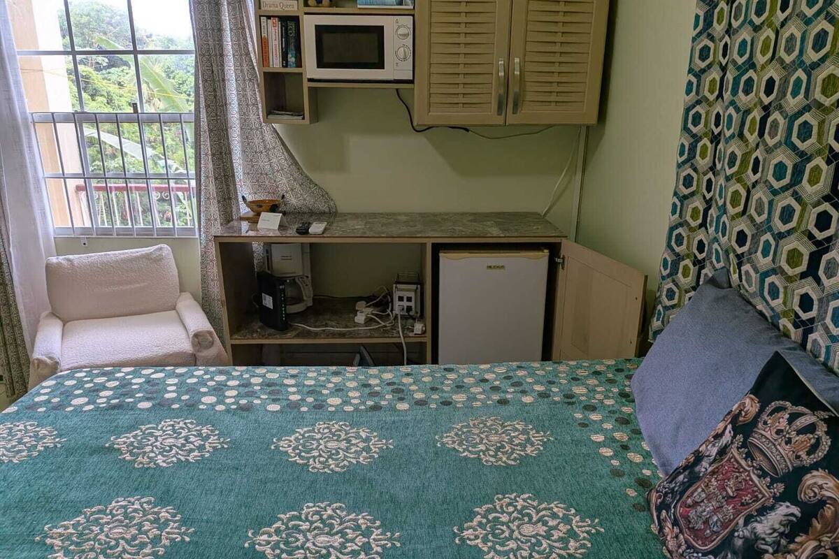 Deluxe Double Room, Mountain View | Premium bedding, soundproofing, WiFi (free), individually decorated