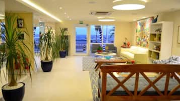 入住/退房自助服務機