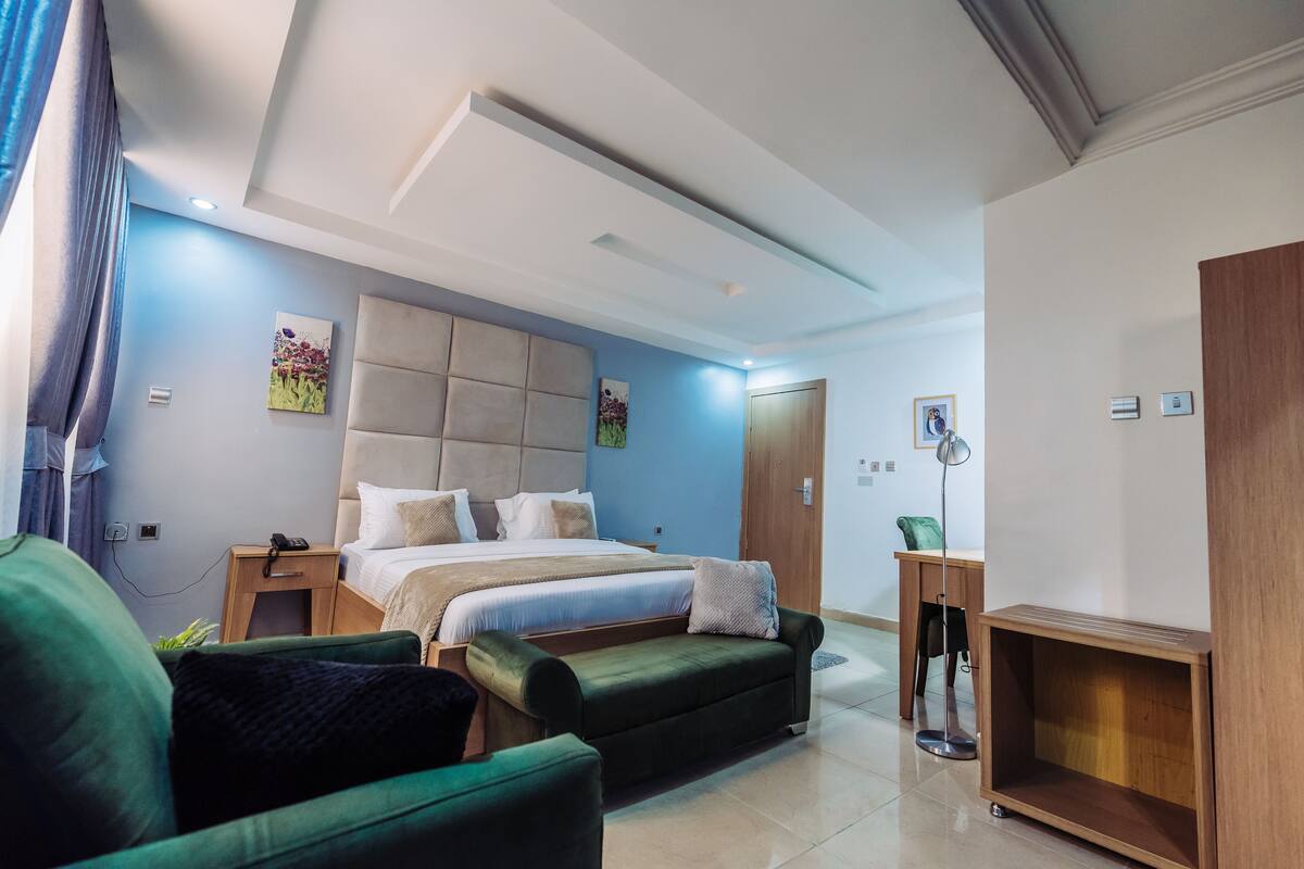 Exclusive Penthouse, City View | 1 bedroom, desk, WiFi (free)