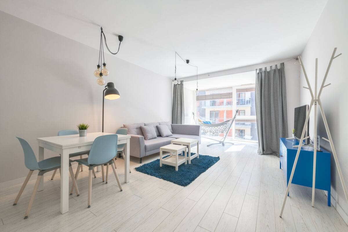 Superior Apartment, 1 Bedroom (Living room, 4 people) | Ruang tamu | 32 inci televisyen skrin rata dengan kabel, TV