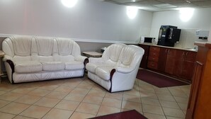 Interior - Budget Inn 2000 (Hamilton)