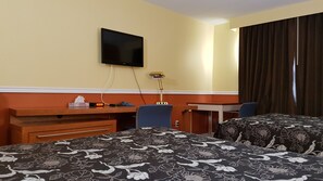 Desk, iron/ironing board, free WiFi - Budget Inn 2000 (Hamilton)