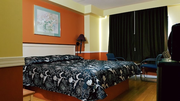 Desk, iron/ironing board, free WiFi - Budget Inn 2000 (Hamilton)