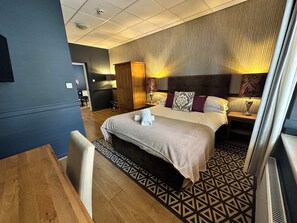 Apartment, 1 Bedroom | Hypo-allergenic bedding, in-room safe, iron/ironing board, free WiFi - The Churchill Court (Witney)