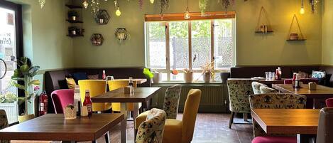 Petit déjeuner complet servi en supplément