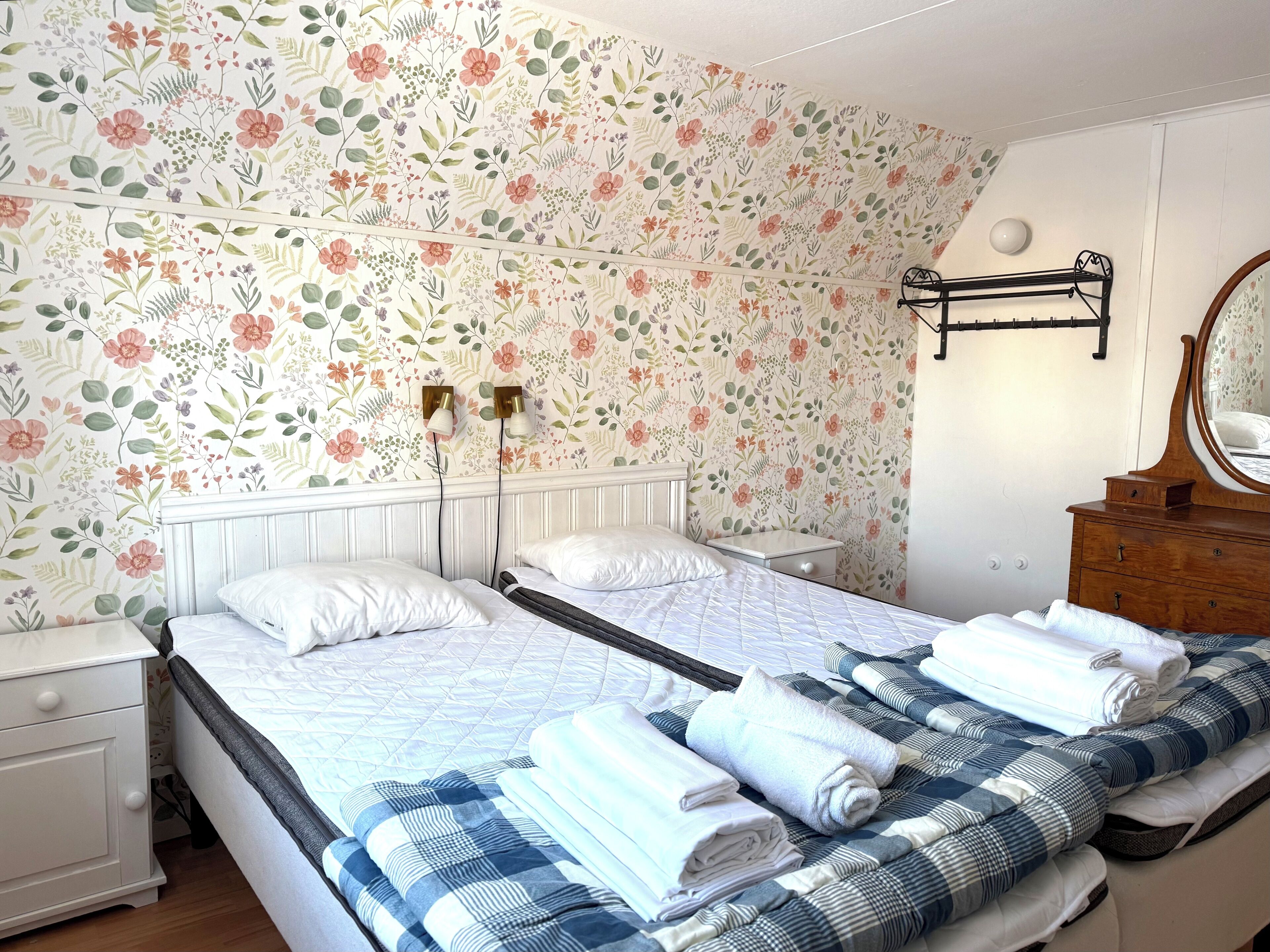 Double or Twin Room, Shared Bathroom Linen/Towels included. (departure cleaning not included)