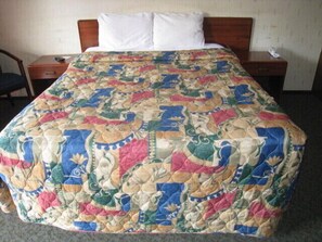 Standard Room, 1 Queen Bed, Non Smoking | Desk, iron/ironing board, free WiFi, bed sheets - The Rome Motel (Rome)