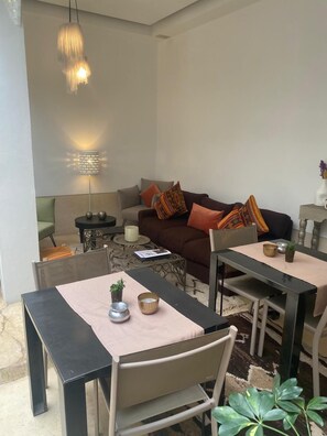 Se sirven almuerzos y cenas, cocina marroquí