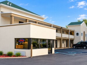 Reception - Hotel Vicenza (Monmouth Junction)