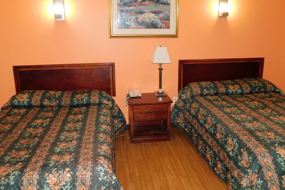 Standard Double Room, 2 Double Beds | Bed sheets