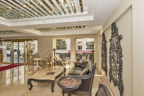 Lobby sitting area - Escardin Hotel (Istanbul)