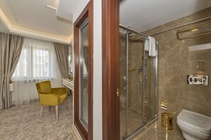 Phòng Suite Junior | Minibar, két bảo mật tại phòng, phòng cách âm 