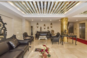 Lobby sitting area - Escardin Hotel (Istanbul)