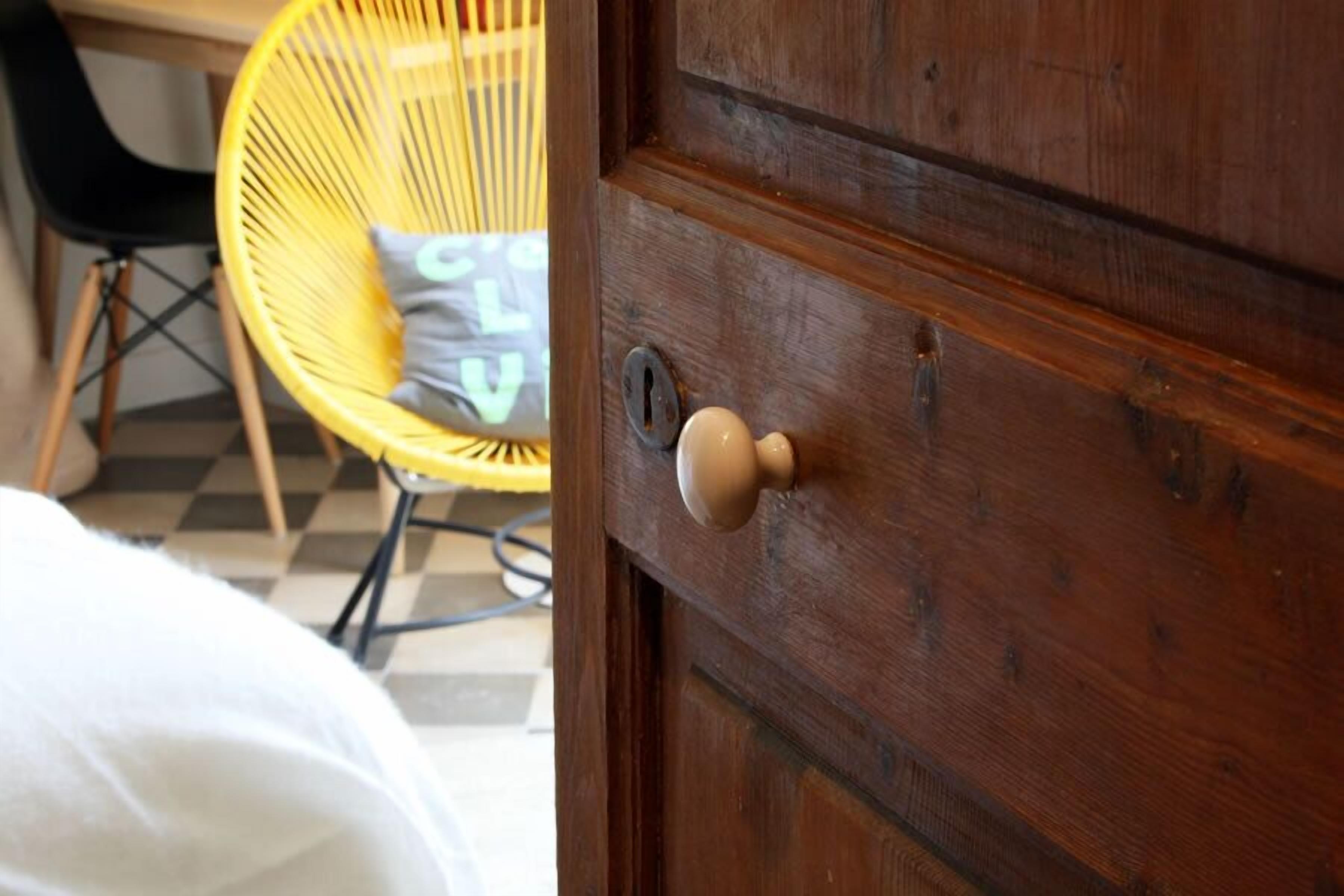 A wooden door with a round knob and a keyhole.
