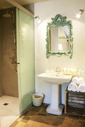 Shower, free toiletries, hair dryer, towels - Hotel Cas Papà (Valldemossa)