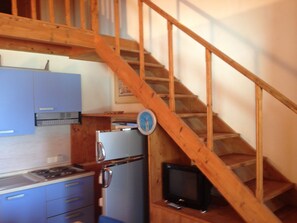 Studio | Private kitchenette | Microwave, stovetop, coffee/tea maker, cookware/dishes/utensils - Gest Plain Apartments (Sal)