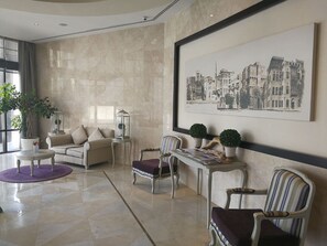 Sala de estar en el lobby
