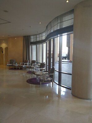 Sala de estar en el lobby