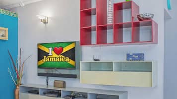 设计公寓, 2 间卧室, 无烟房, 厨房 | 起居区 | 50-英寸纯平电视(配备有线频道)、电视、DVD 播放器