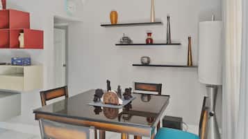 Design Apartment, 2 Bedrooms, Non Smoking, Kitchen | In-room dining