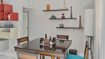 Apartamento de diseño, 2 habitaciones, no fumadores, cocina | Servicio de comidas en la habitación