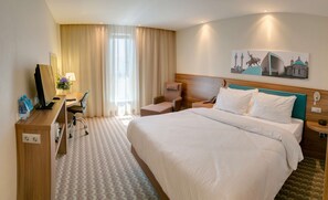 ตู้นิรภัยในห้องพัก, โต๊ะทำงาน, ห้องเก็บเสียง, เตารีด/โต๊ะรีดผ้า