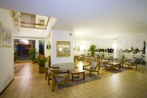 Coin salon dans le hall