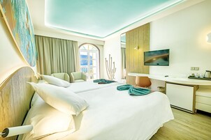 Minibar, in-room safe, desk, iron/ironing board