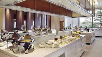 3 restaurants, breakfast, lunch, dinner served; Indonesian cuisine