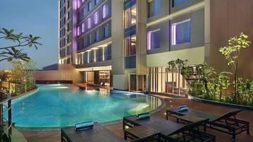 2 piscines extérieures