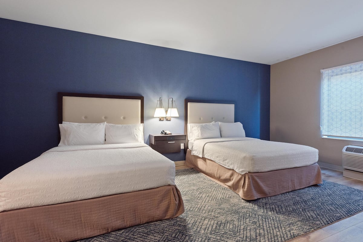 In-room safe, blackout drapes, free cribs/infant beds, rollaway beds