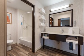 Duschwanne, Komfortbadewanne, kostenlose Toilettenartikel, Haartrockner