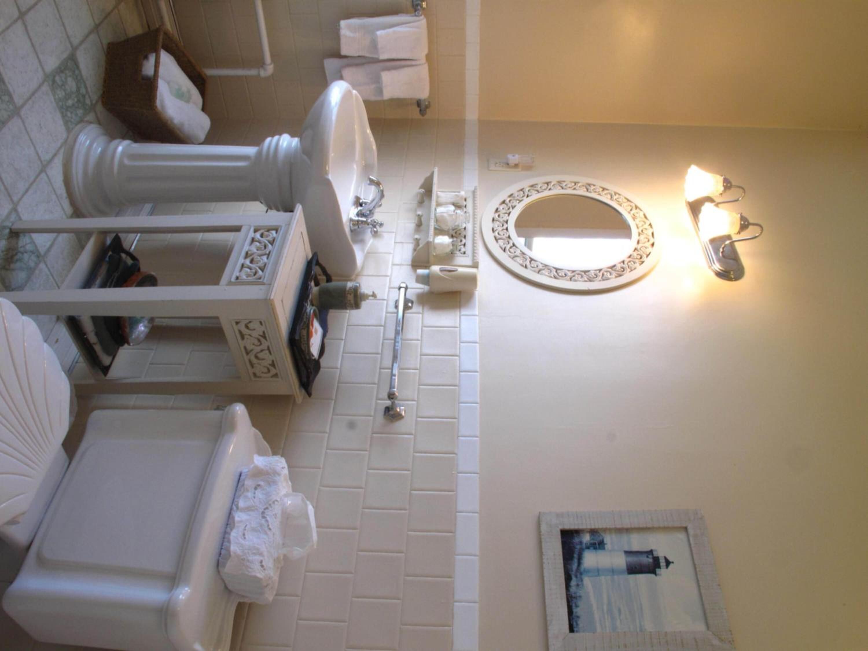 Articles de toilette (gratuits), séchoir à cheveux, peignoirs