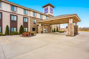 Guests enter through a covered walkway to the main doors of this hotel.