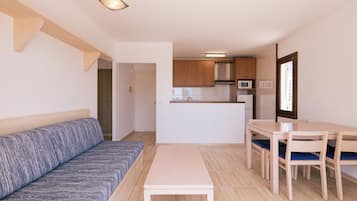 Apartamento, 1 habitación | Zona de estar | Una televisión de pantalla plana