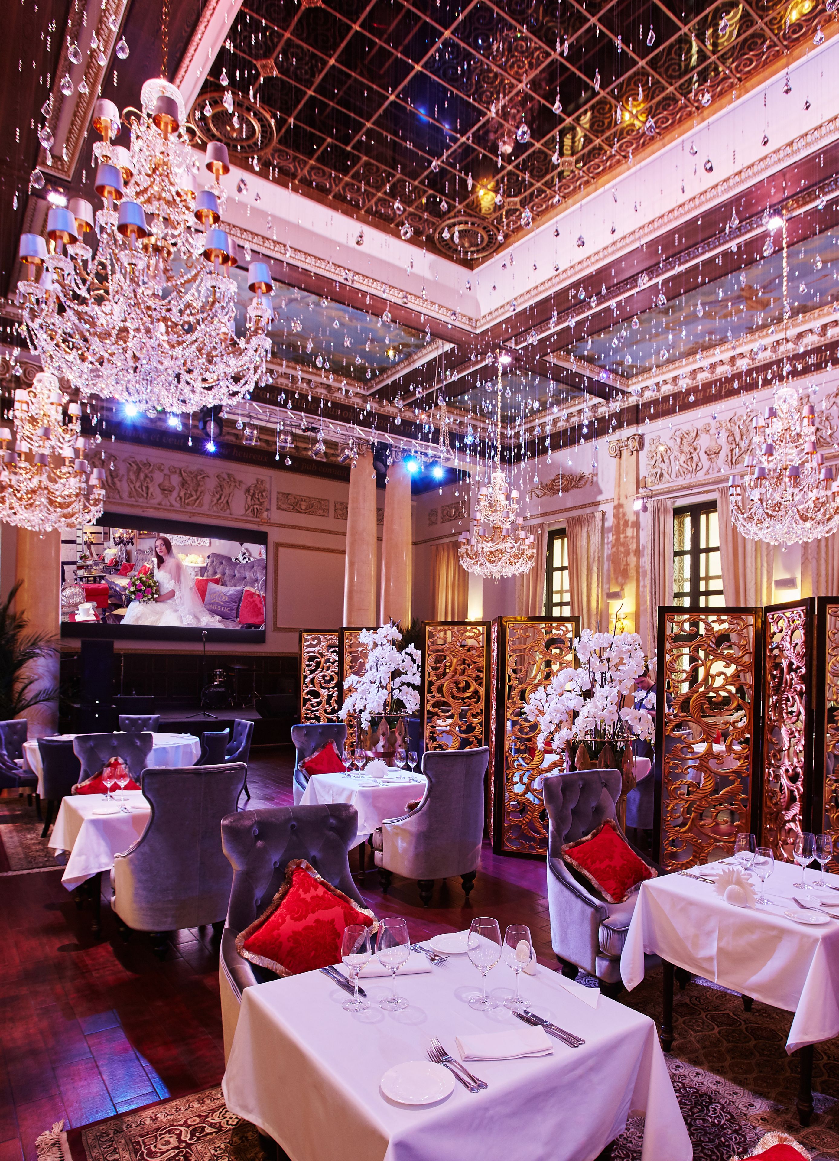 Sarapan dan makan tengah hari dihidangkan, masakan Eropah Moden 