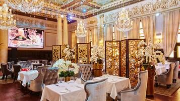 Breakfast, lunch, dinner served; Modern European cuisine