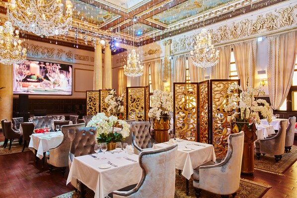 Sarapan dan makan tengah hari dihidangkan, masakan Eropah Moden 