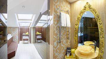 Exclusive Double Room (Spa) | Bathroom | Shower, free toiletries, hair dryer, bathrobes