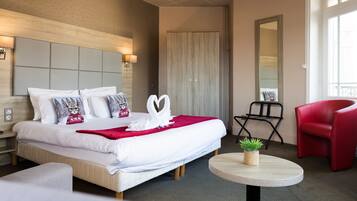 Chambre Quadruple | Coffres-forts dans les chambres, bureau, lits bébé (en supplément)