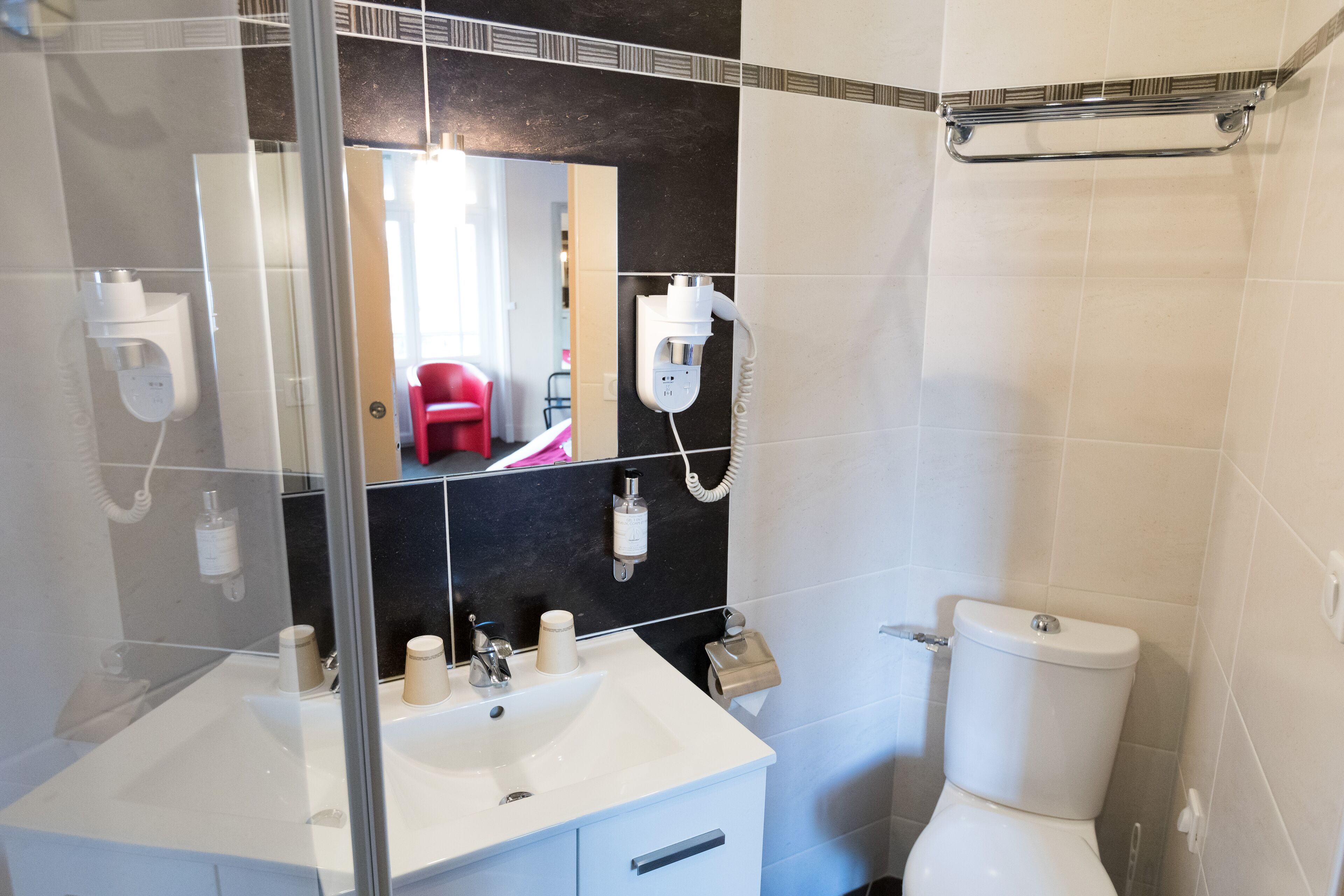 quadruple room | bathroom | free toiletries, hair dryer, towels, soap