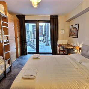 Blackout curtains, soundproofing, free WiFi