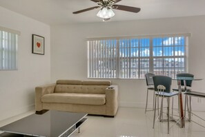 Apartment, 1 Bedroom | In-room dining - Luna Paradise by the Sea (Lauderdale-by-the-Sea)