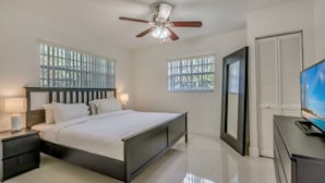 Apartamento, 2 quartos | Cofres nos quartos, ferros/tábuas de passar roupa, berços (sobretaxa)