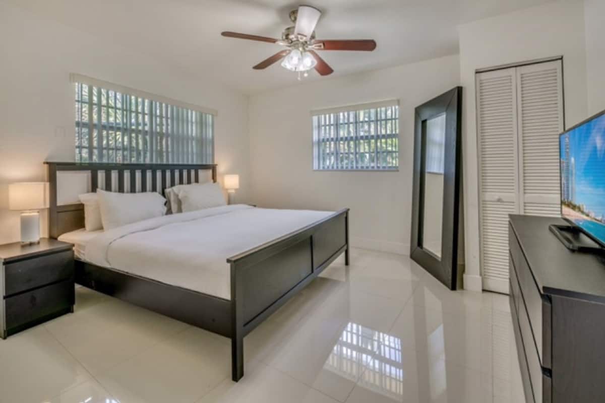 Apartment, 2 Bedrooms | In-room safe, iron/ironing board, cots/infant beds, bed sheets