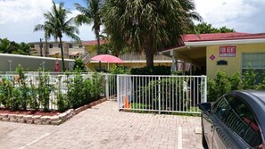 Property entrance - Luna Paradise by the Sea (Lauderdale-by-the-Sea)