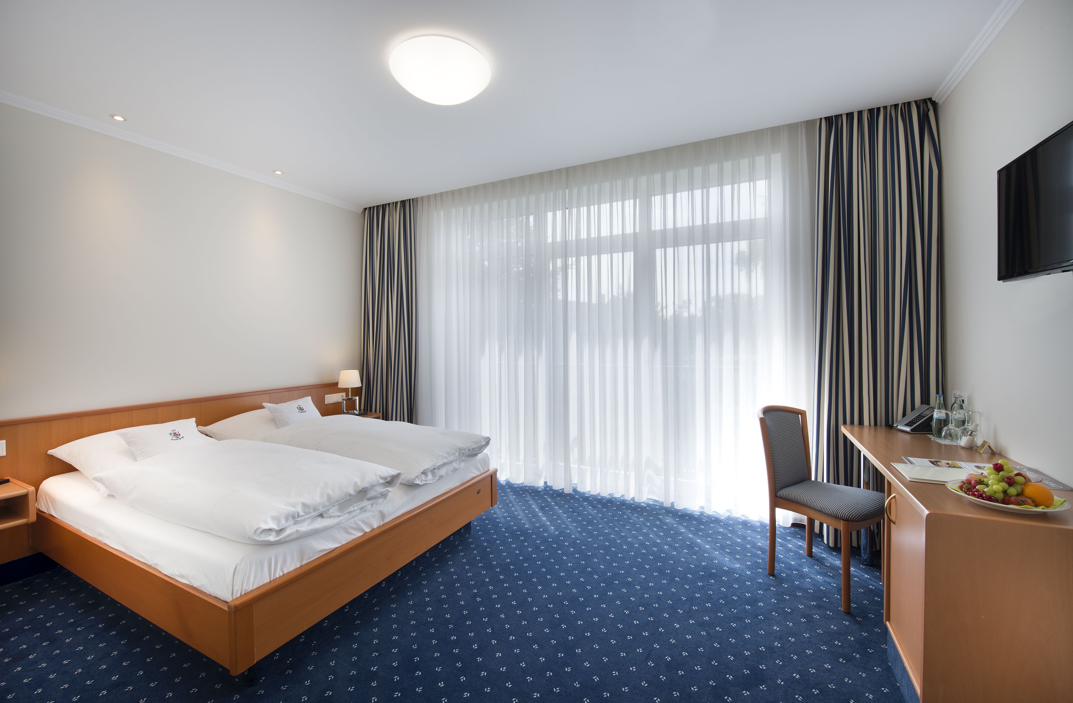 comfort double room | 1 bedroom, minibar, in-room safe, desk