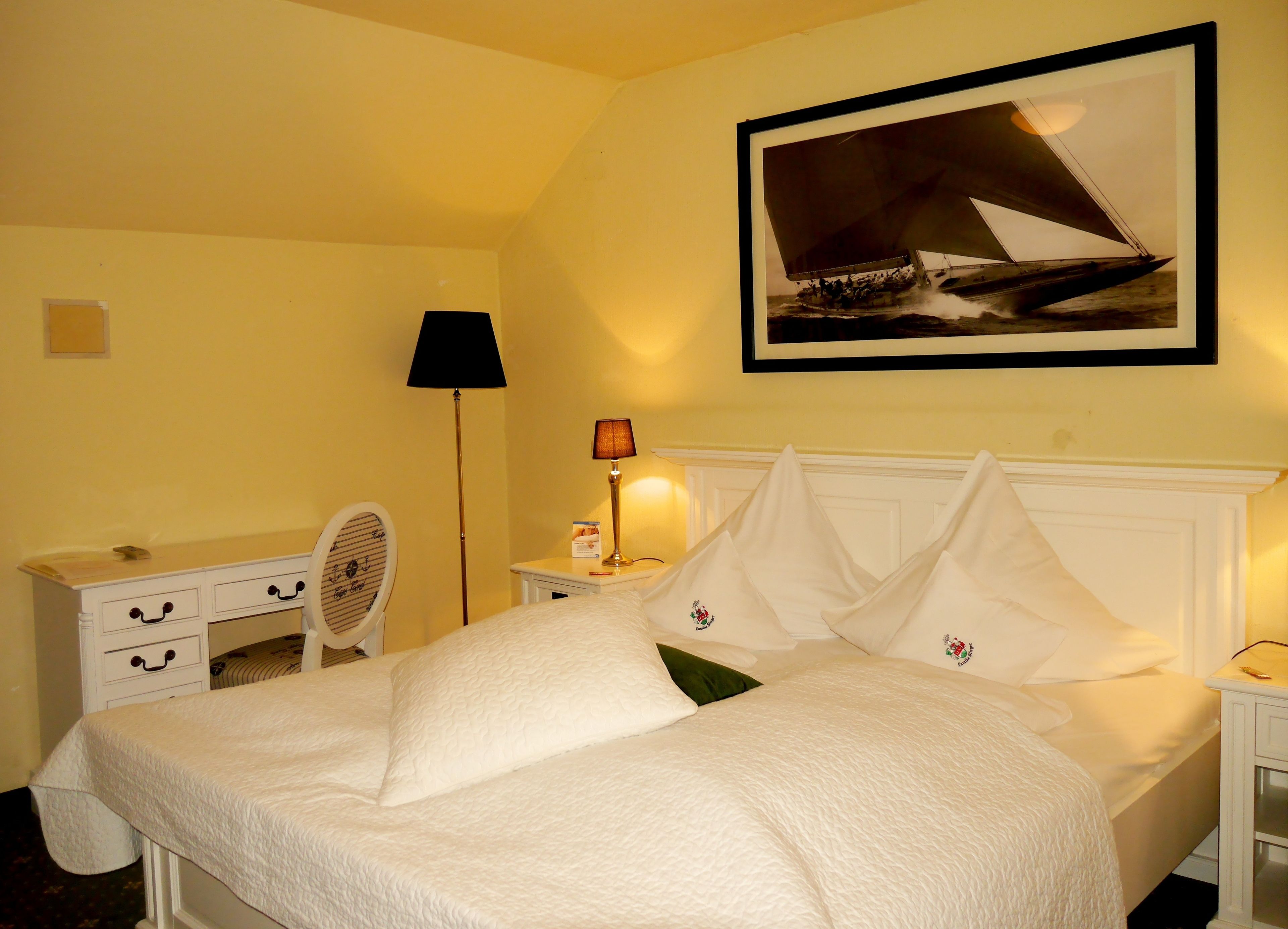 comfort single room | 1 bedroom, minibar, in-room safe, desk